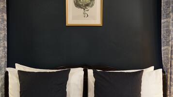 Blue Breeze | In-room safe, desk, blackout curtains, iron/ironing board