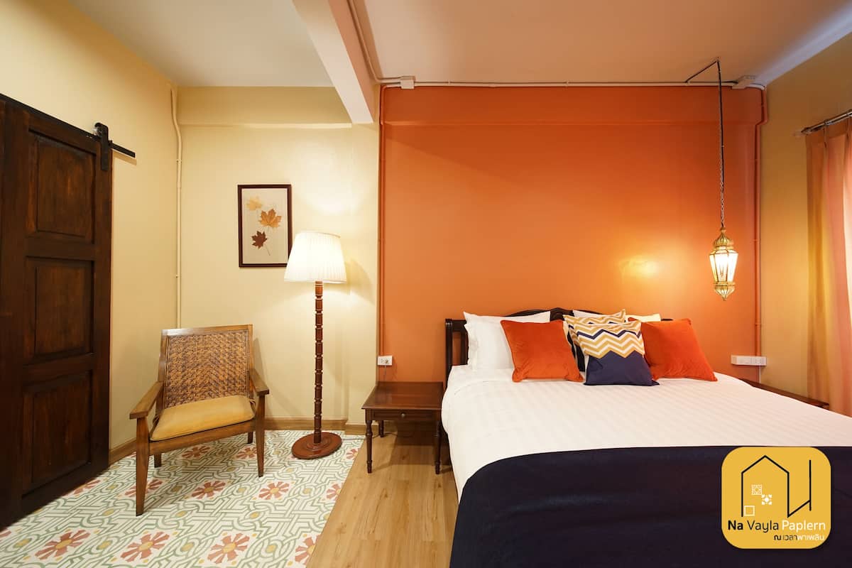 Orange Blossom | In-room safe, desk, blackout drapes, iron/ironing board