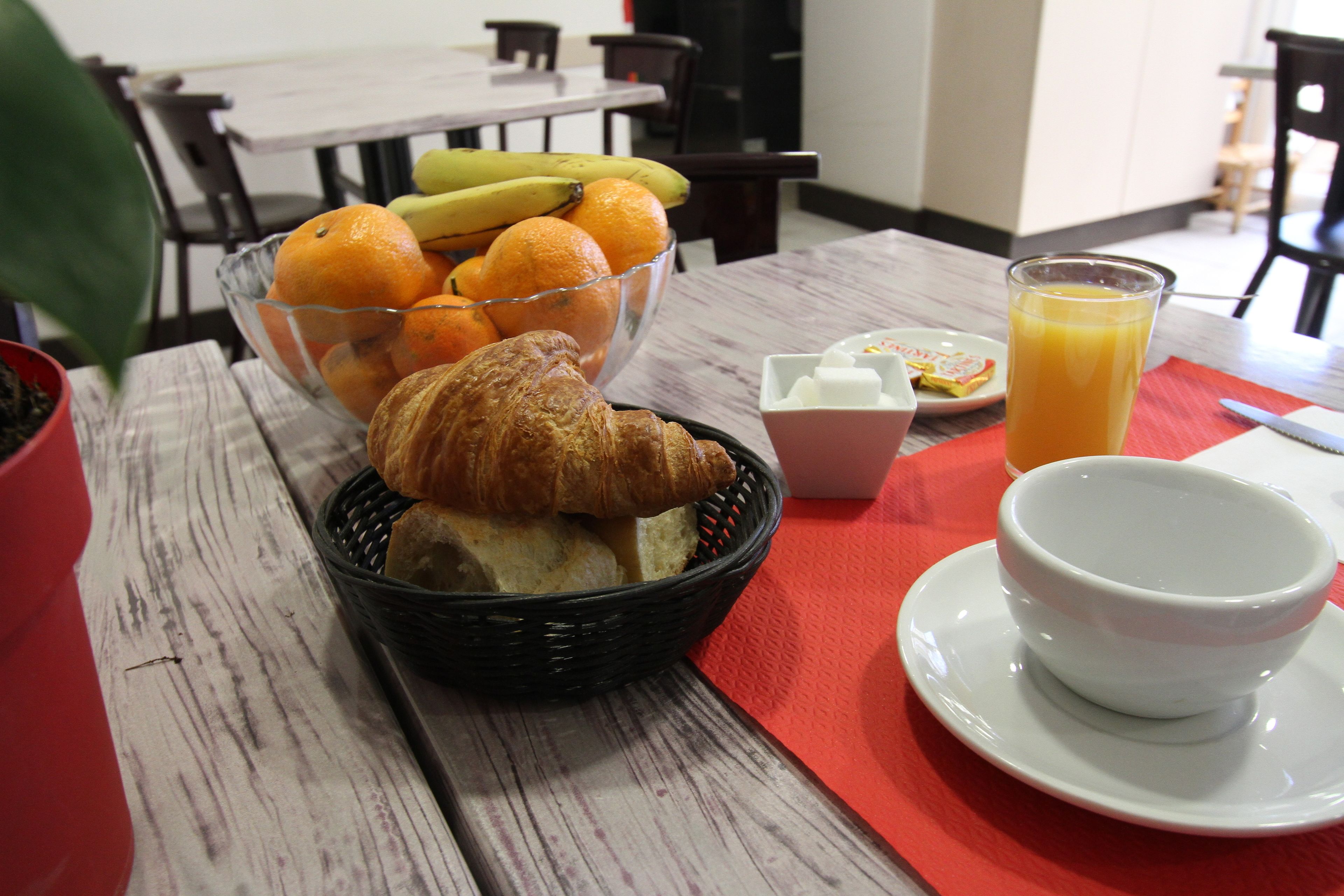 daily continental breakfast (eur 9 per person)