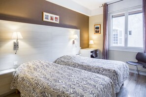 Twin Room | Individually decorated, individually furnished, desk, blackout curtains - Hôtel Le Provencal (Tarascon)