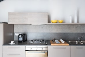 Frigorifero, forno, lavastoviglie, pentole/stoviglie/utensili
