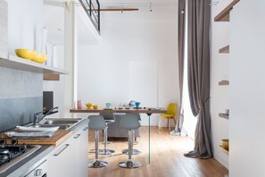 Réfrigérateur, four, lave-vaisselle