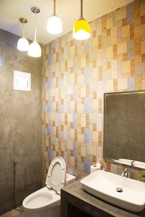 3 Bedrooms Villa  | Bathroom | Shower, free toiletries, hair dryer, towels