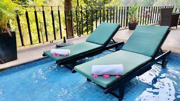 Executive Suite Bungalow | In-room dining