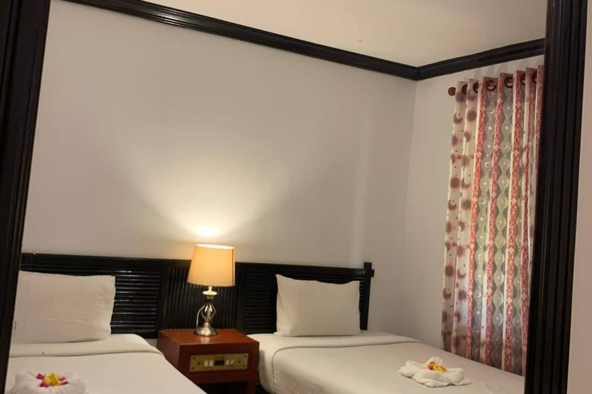 Phòng 2 giường đơn cơ bản, 1 phòng ngủ | 3 phòng ngủ, két bảo mật tại phòng, bàn, màn/rèm cản sáng