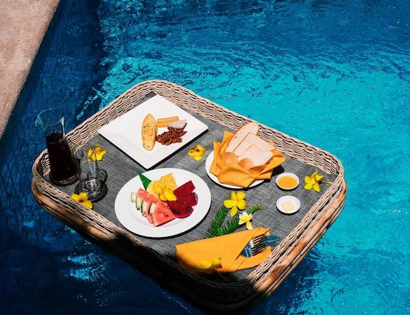 Outdoor pool, pool umbrellas, sun loungers