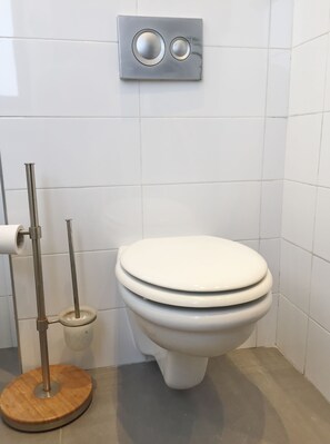 Luxury Townhome, 2 Bedrooms, Beachside | Bathroom | Shower, free toiletries, towels - Hilton Beach Stunning Designer 2BR APT (Tel Aviv)
