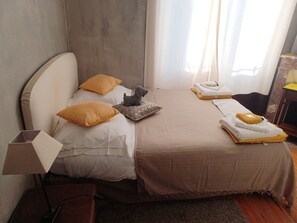 Double Room | Minibar, iron/ironing board, free WiFi, bed sheets