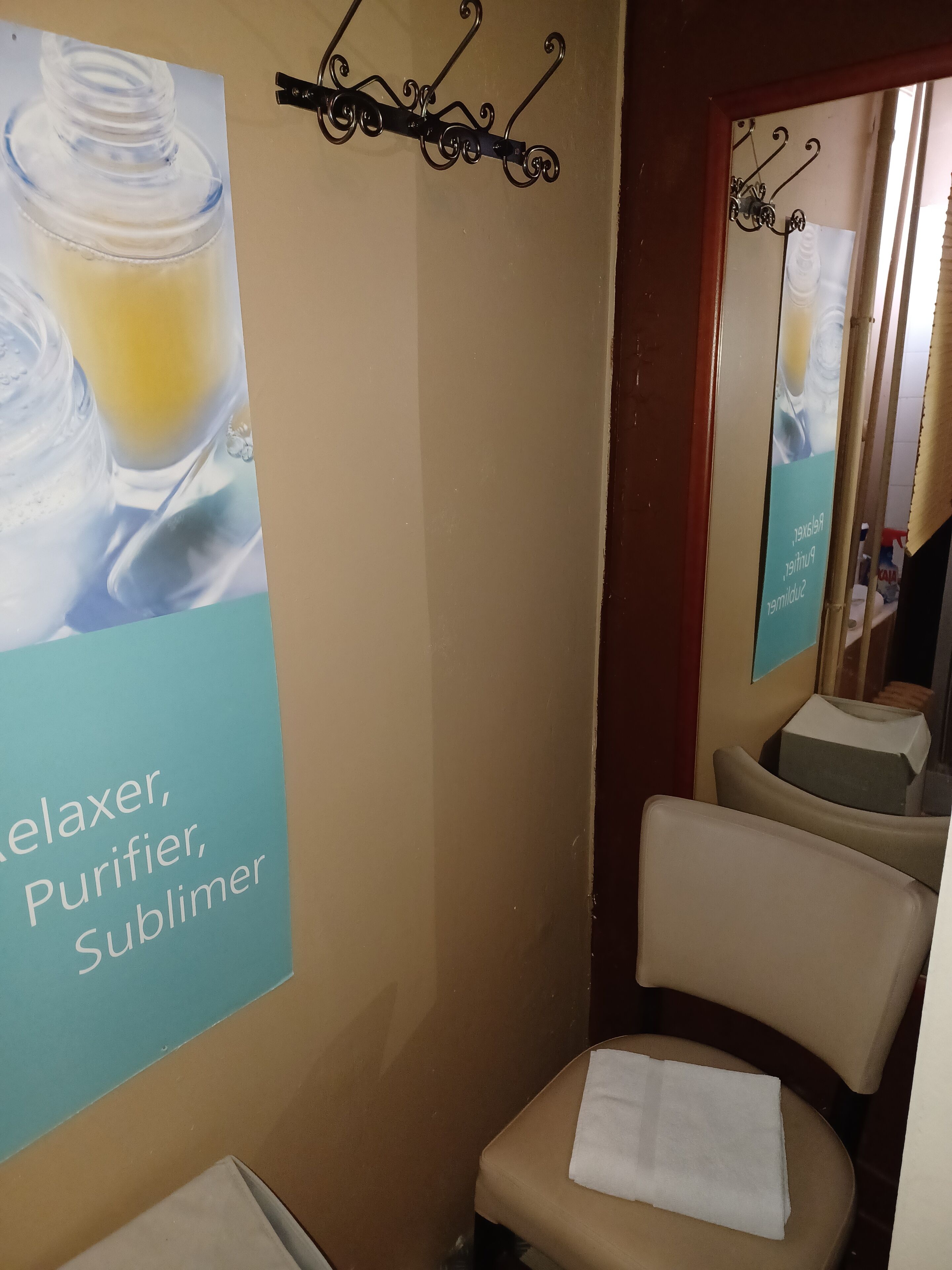 economy double room (salle de bain hors chambre) | bathroom | free toiletries, hair dryer