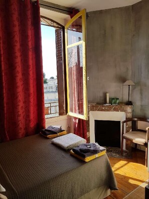 Chambre Double | Minibar, fer et planche à repasser, Wi-Fi gratuit, draps fournis