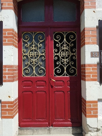 Fachada de la propiedad. Hôtellerie Les Lilas