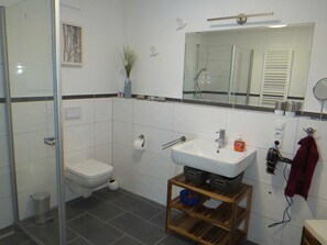 Haartrockner, Seife, Toilettenpapier