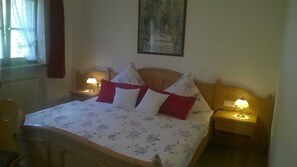 2 chambres, lit parapluie, Wi-Fi, draps fournis