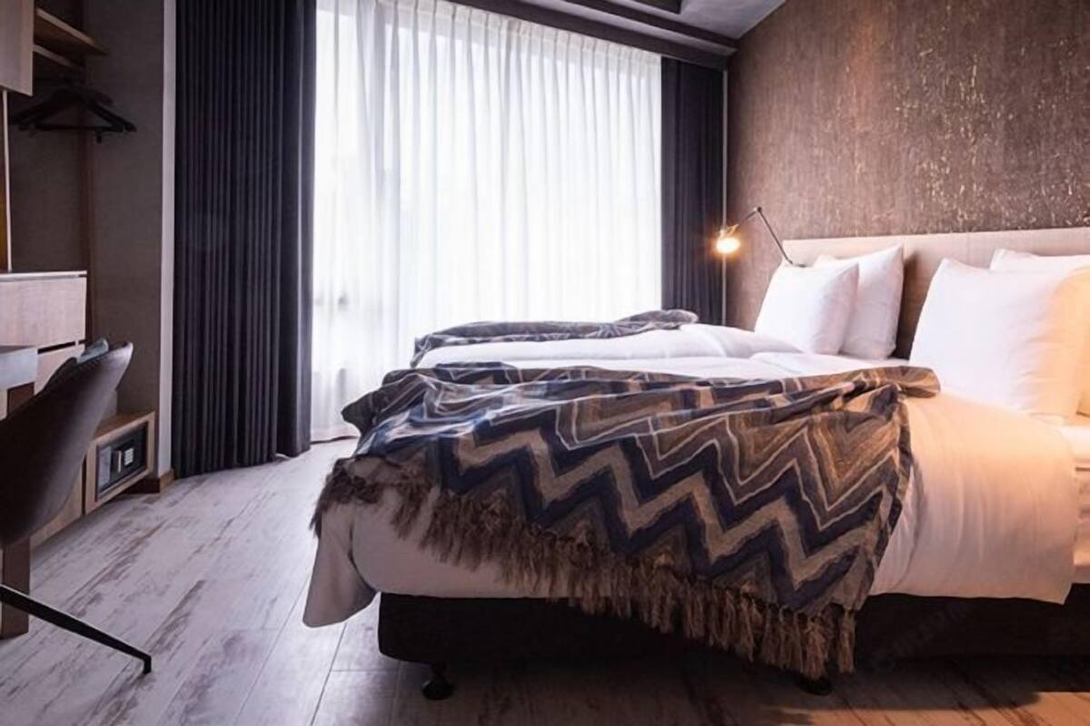 Premium bedding, free minibar, in-room safe, desk