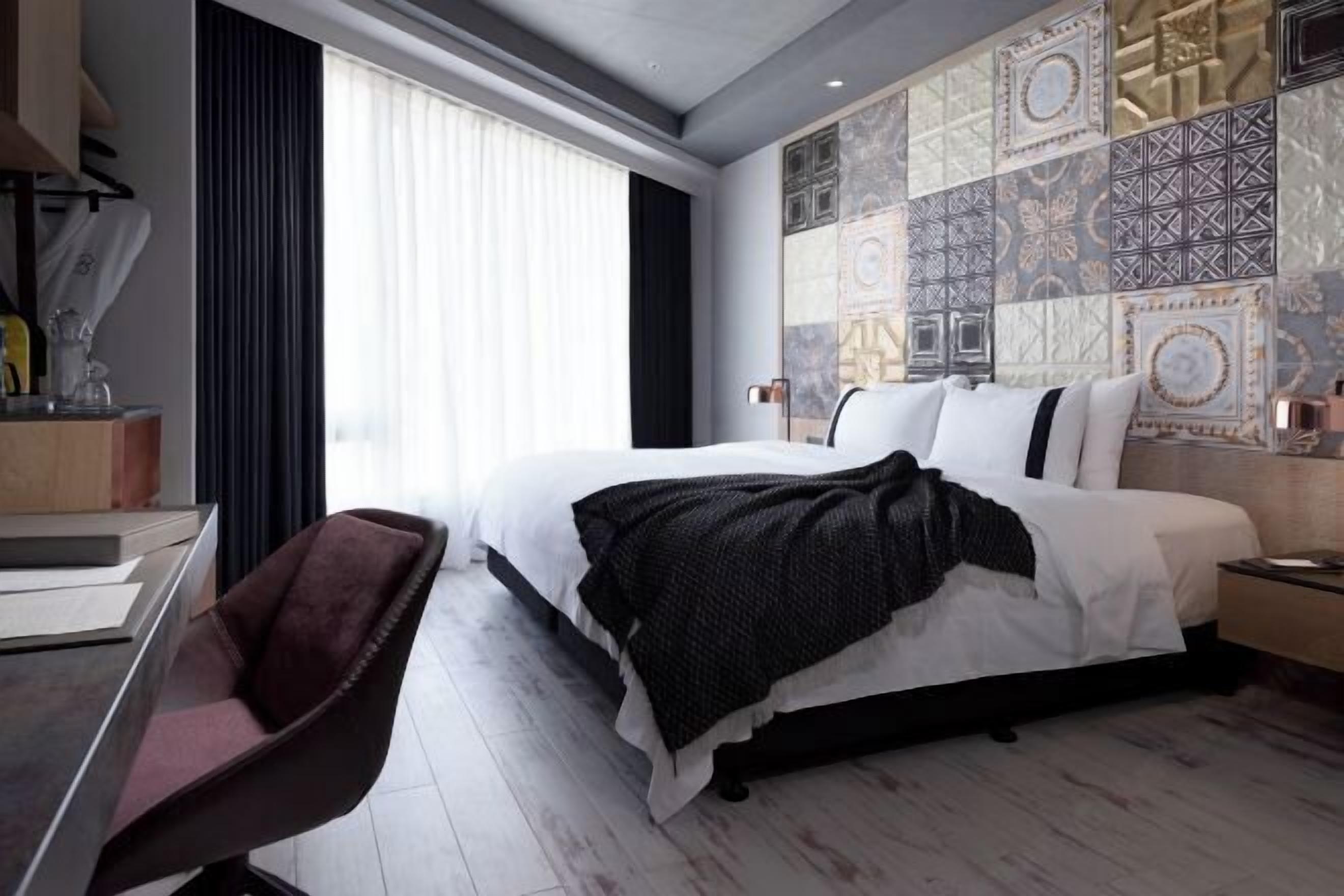 高級寝具、ミニバー (無料)、セーフティボックス (室内)、デスク