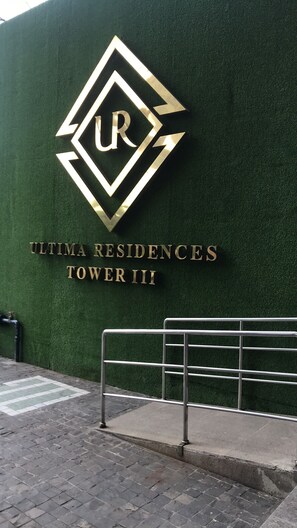 A sign for Ultima Residences Tower III on a green wall. - Super Cebu Loft (Cebu City)