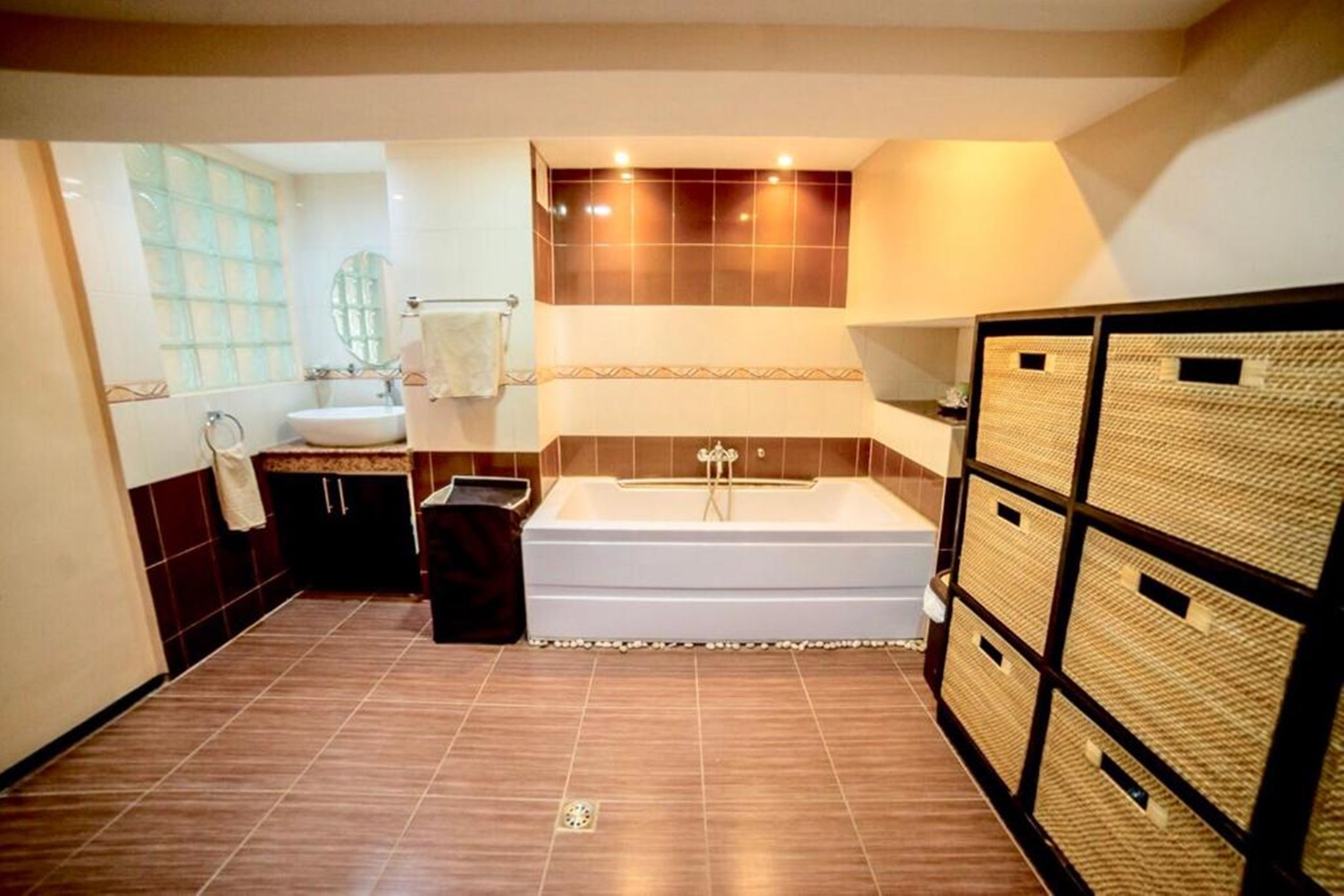 A modern bathroom with a bathtub, sink, and vanity.