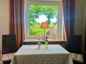 Unclassified image, 2 of 11, button