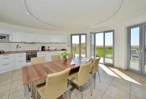 Kühlschrank, Mikrowelle, Ofen, Geschirrspüler