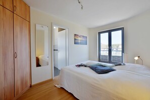 2 bedrooms, travel cot, WiFi