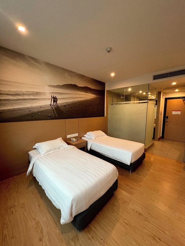 Standard Twin Room, 2 Twin Beds | Desk, laptop workspace, blackout drapes, iron/ironing board - D Arc Hotel (Kota Kinabalu)