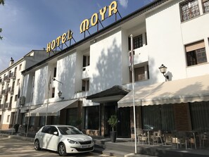 Front of property - Hotel Moya Landete (Landete)