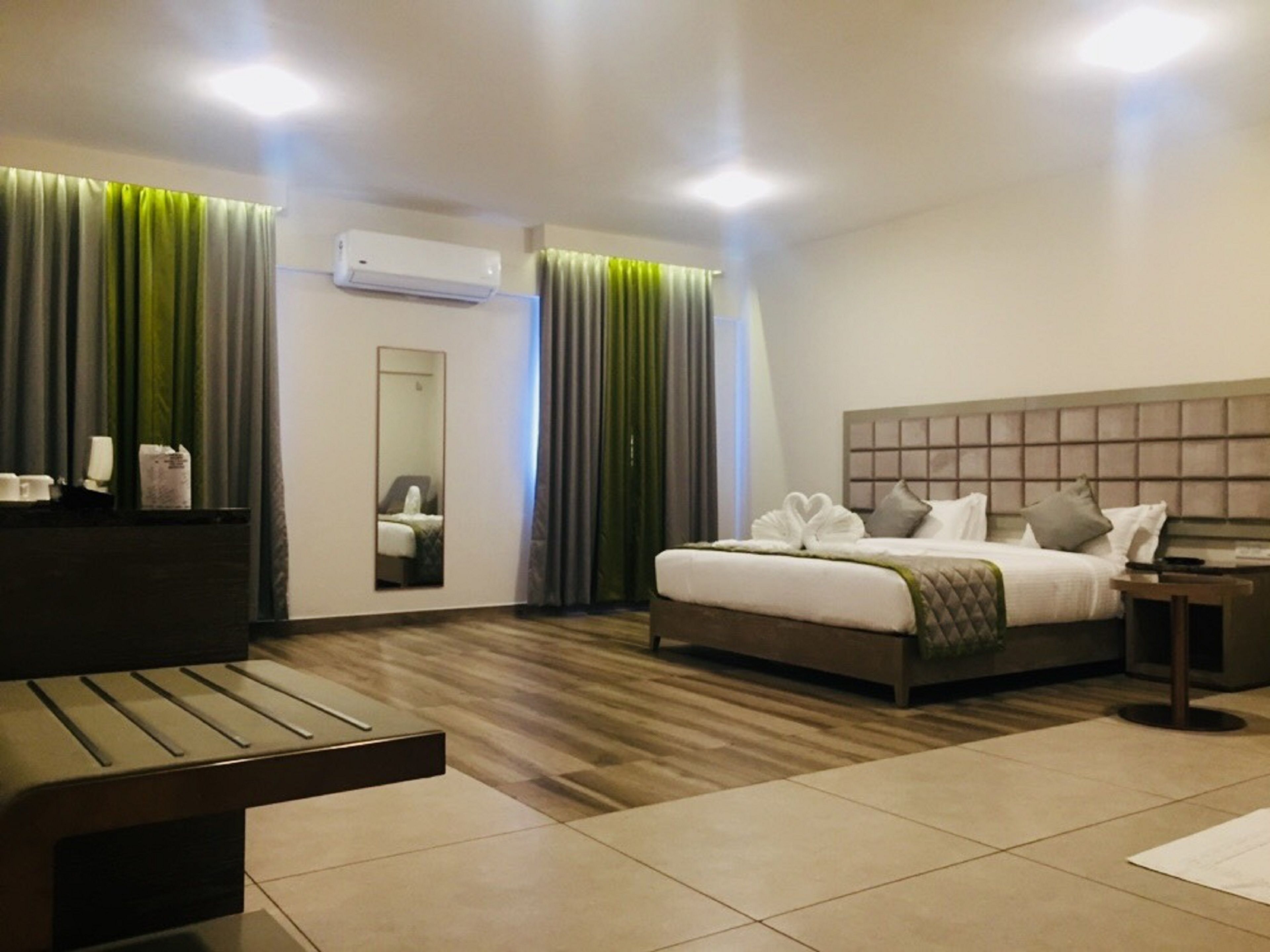 Presidential Suite | Minibar, soundproofing, iron/ironing board, rollaway beds