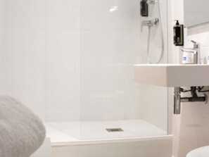 Chambre Prestige double, 1 lit double | Ameublement unique, accĂšs au Wi-Fi (inclus), literie fournie