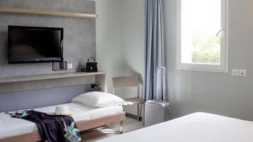 Standaard tweepersoonskamer, Meerdere bedden | Individueel gemeubileerd, gratis wifi, beddengoed
