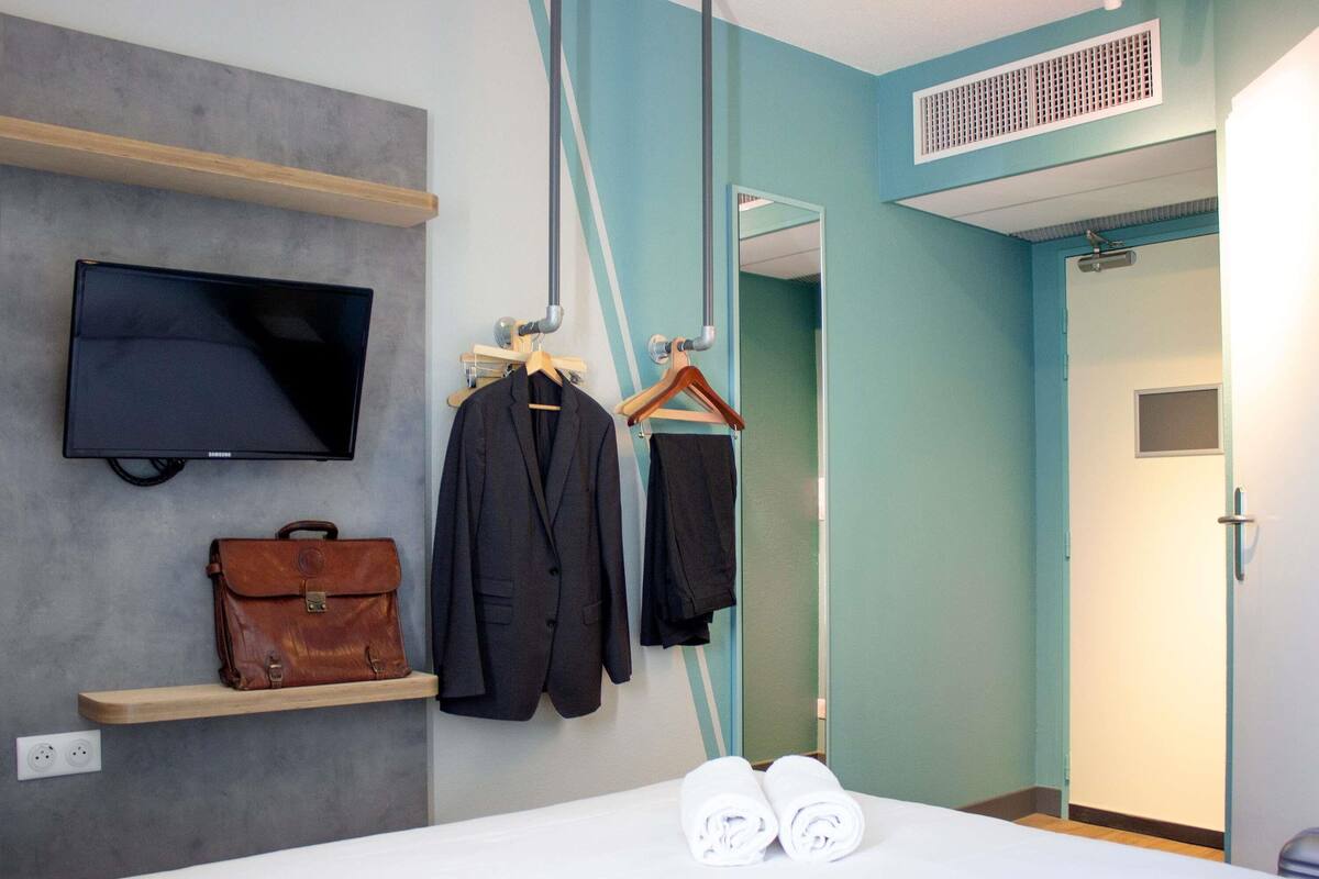 Habitació doble estàndard | Cortines opaques, planxa i posts de planxar, bressols i wifi gratuïta 