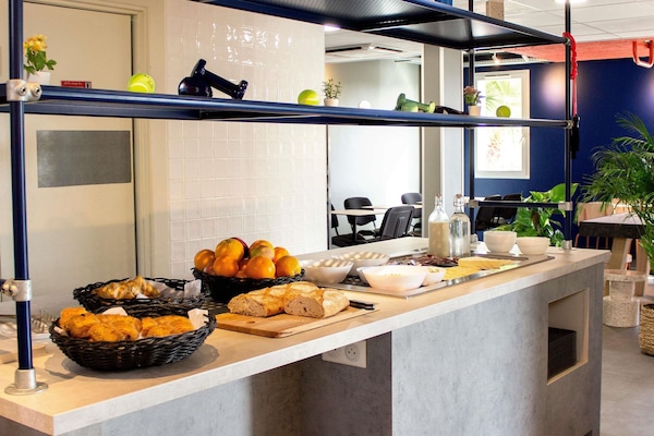 Daily buffet breakfast (EUR 8.9 per person)