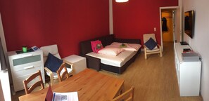 Exclusive Condo, 1 King Bed with Sofa bed, Non Smoking, Garden View | Living area | DVD player - Im Herzen - Zentral in Leipzig (Leipzig)