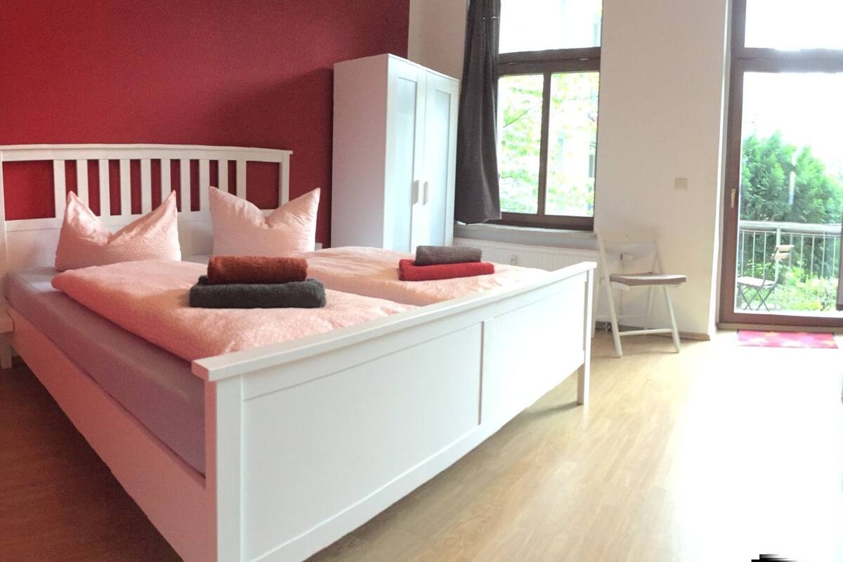Exclusive-Apartment, 1 King-Bett und Schlafsofa, Nichtraucher, Gartenblick | Wohnbereich