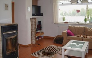 Fernseher, Kamin, DVD-Player, Tischtennisplatte