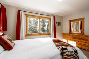 4 bedrooms, travel cot, WiFi, bed sheets