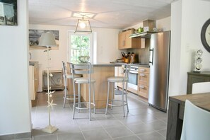 Réfrigérateur, micro-ondes, four, lave-vaisselle