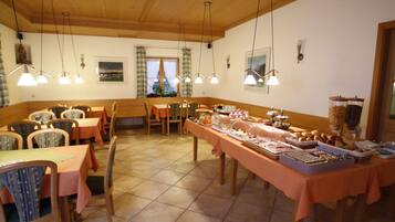 Free daily buffet breakfast