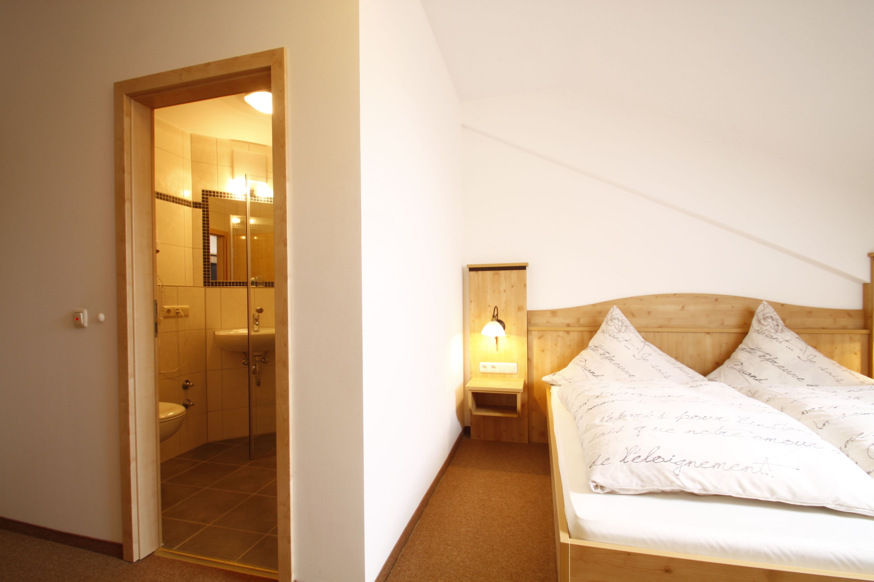 in-room safe, desk, free wifi