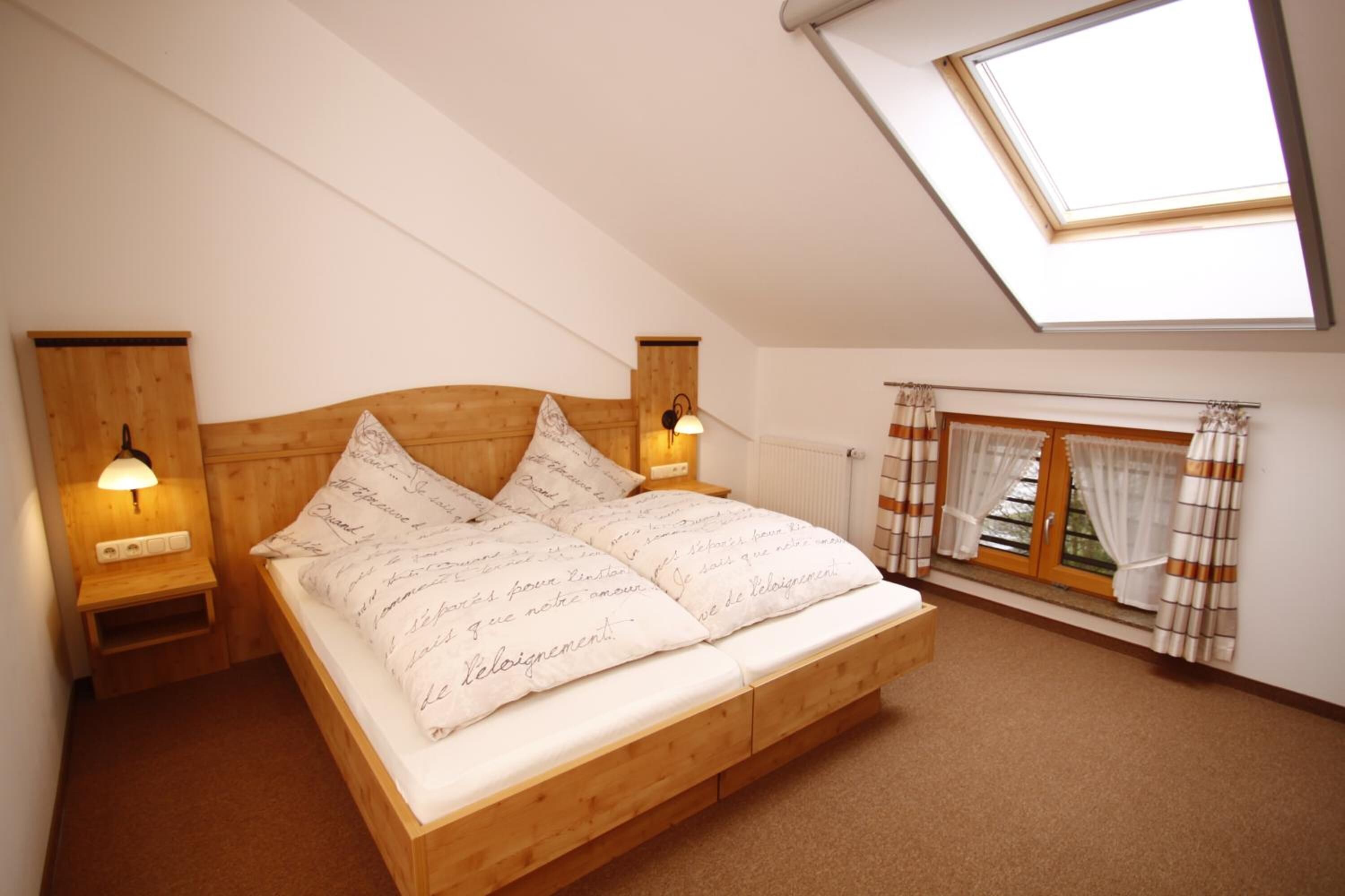 in-room safe, desk, free wifi