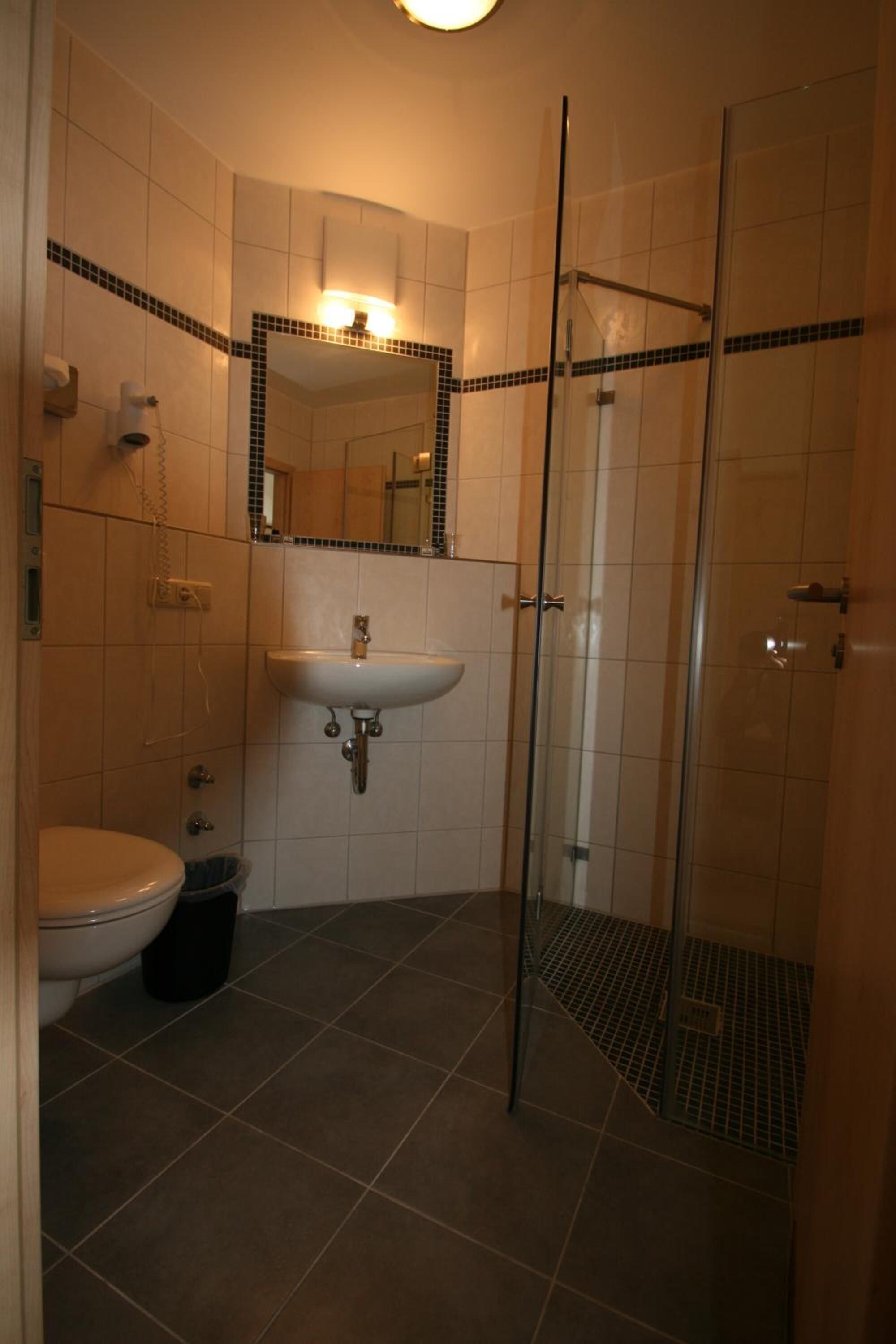 shower, free toiletries