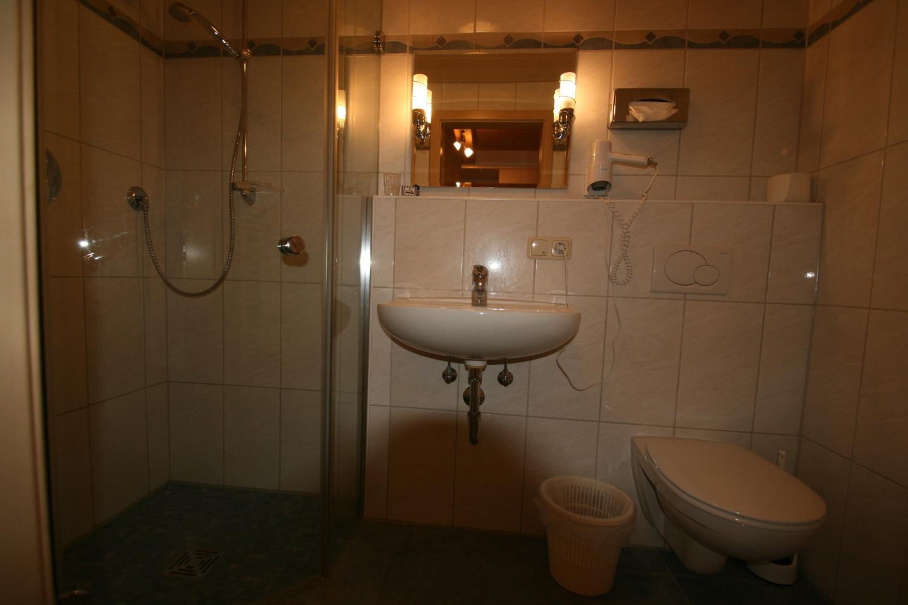 shower, free toiletries