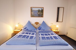 Cofres nos quartos, escrivaninha, Wi-Fi de cortesia