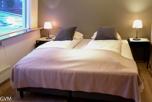 Doppel- oder Zweibettzimmer, Gemeinschaftsbad | Verdunkelungsvorhänge, Bügeleisen/Bügelbrett, kostenloses WLAN