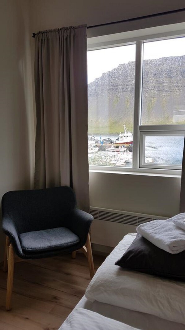 View from room - Harbour Inn guesthouse (Vesturbyggð)
