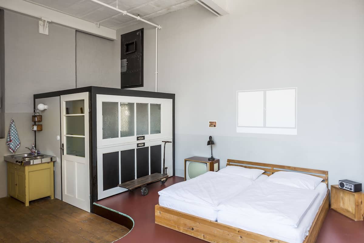 Design Apartment, 1 Queen Bed, Kitchenette (#4) | Room amenity