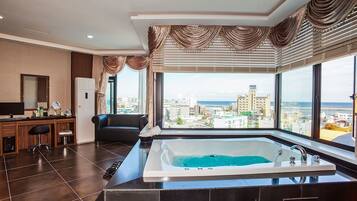 Royal Double Room (A) | Deep soaking bathtub