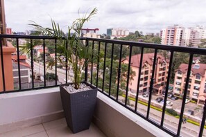 Balcony - Huku Qwetu C5 City Breeze Apartment (Nairobi)