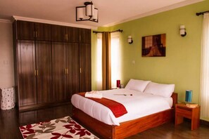 3 bedrooms, blackout curtains, iron/ironing board, free WiFi - Huku Qwetu C5 City Breeze Apartment (Nairobi)