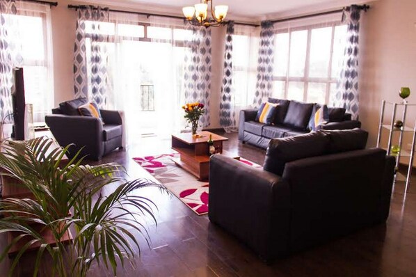 Executive lounge - Huku Qwetu C5 City Breeze Apartment (Nairobi)