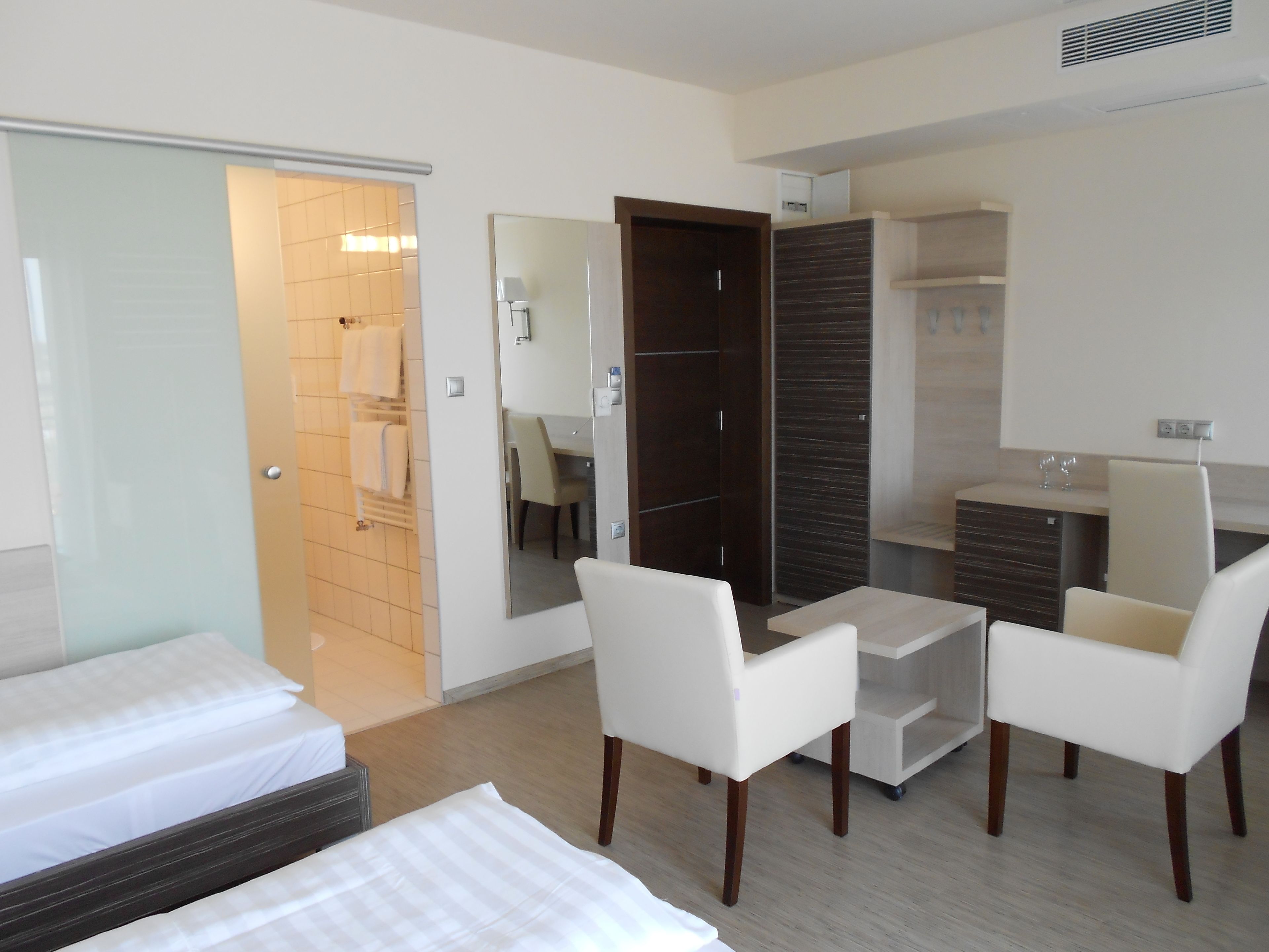 suite | minibar, in-room safe, soundproofing, iron/ironing board